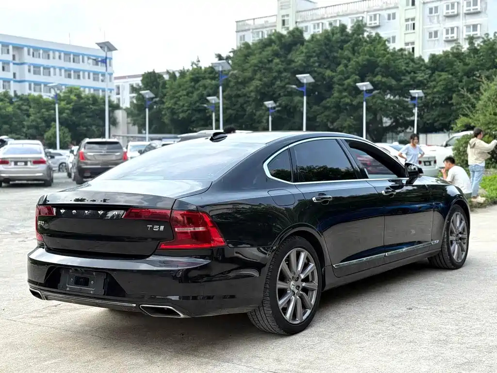 VOLVO S90 2017