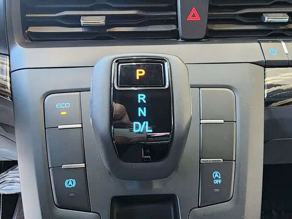 FORD TOUREO 2024