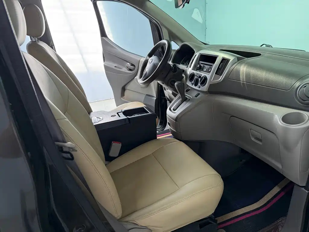 NISSAN NV200 2014