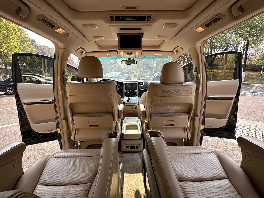 TOYOTA ALPHARD 2013