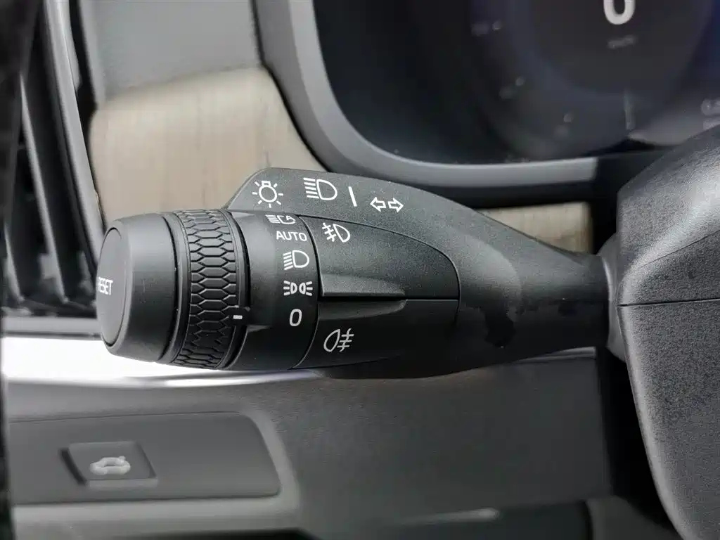 VOLVO S90 2023
