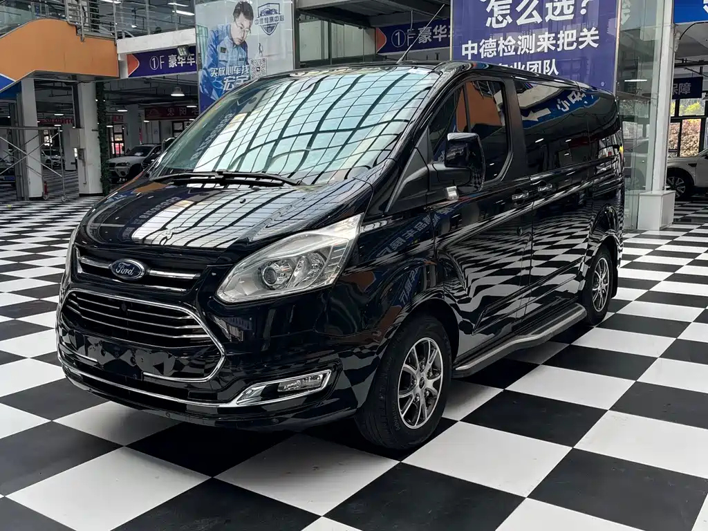 FORD TOUREO 2017