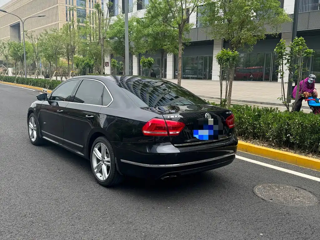 VOLKSWAGEN PASSAT 2014