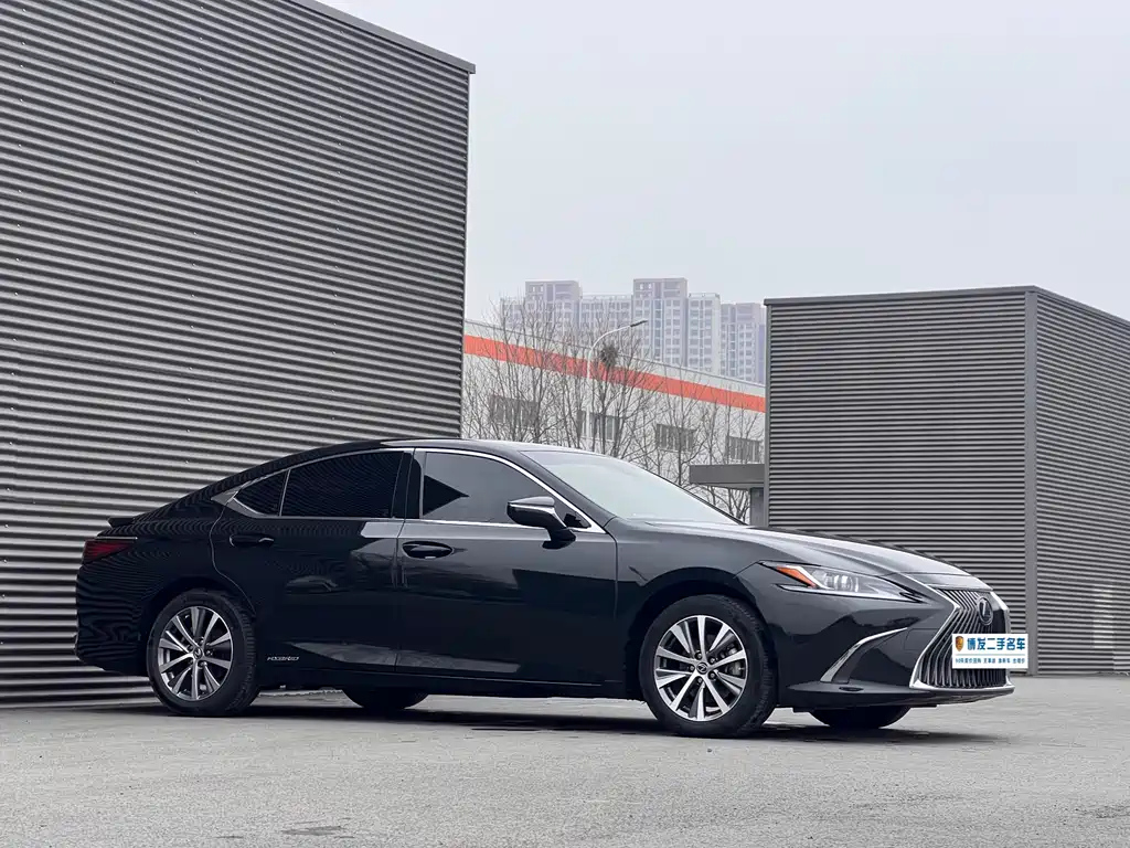 LEXUS ES 2019