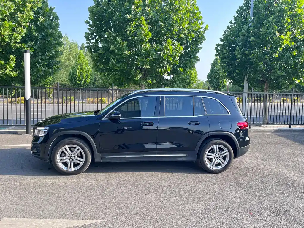 MERCEDES BENZ GLB 2023