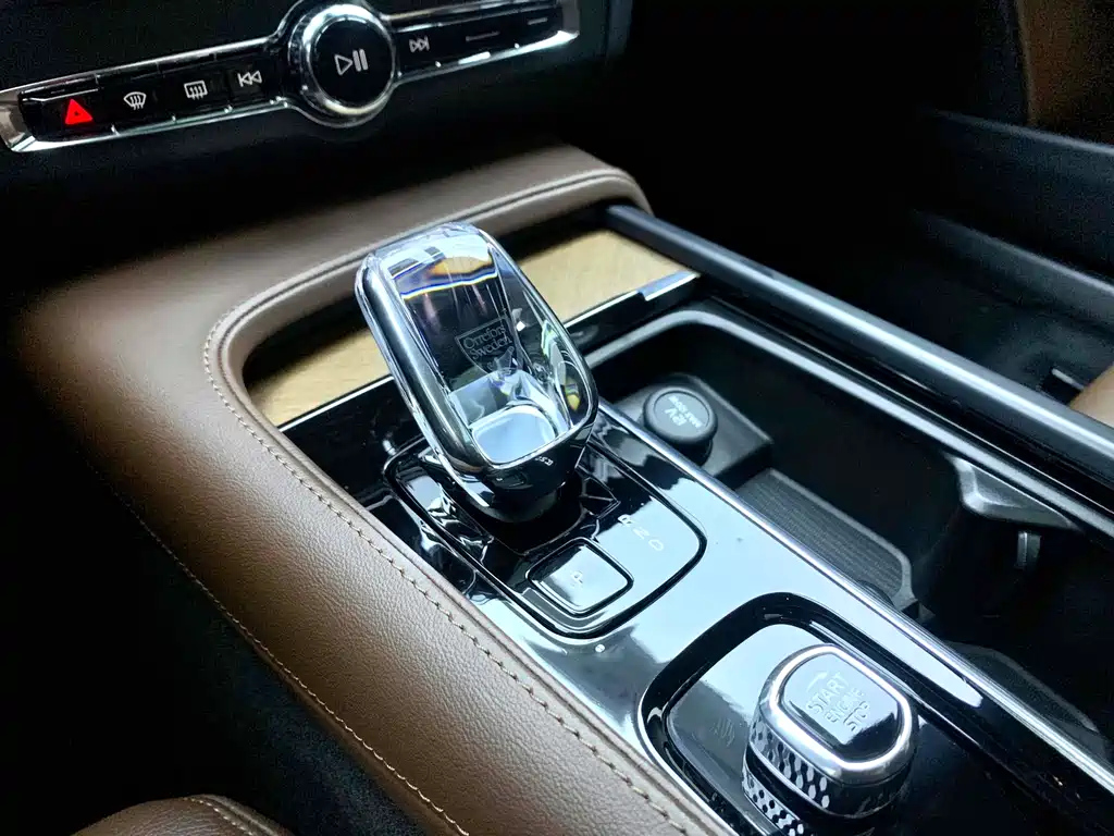 VOLVO S90 2023