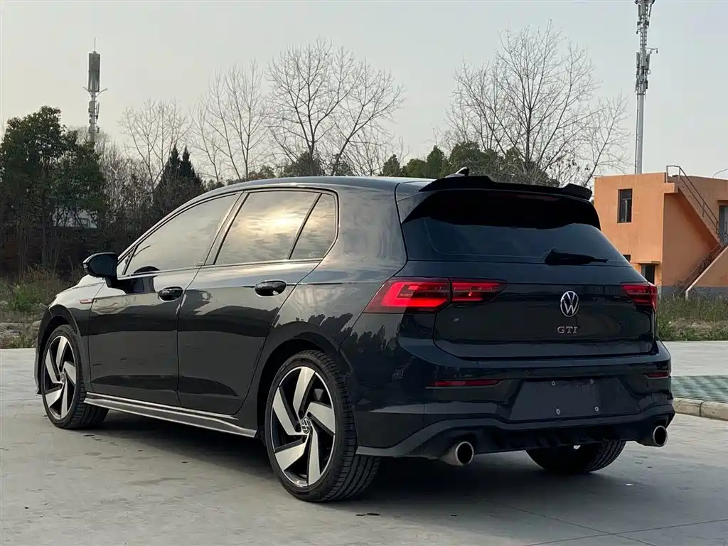 VOLKSWAGEN GOLF 2022