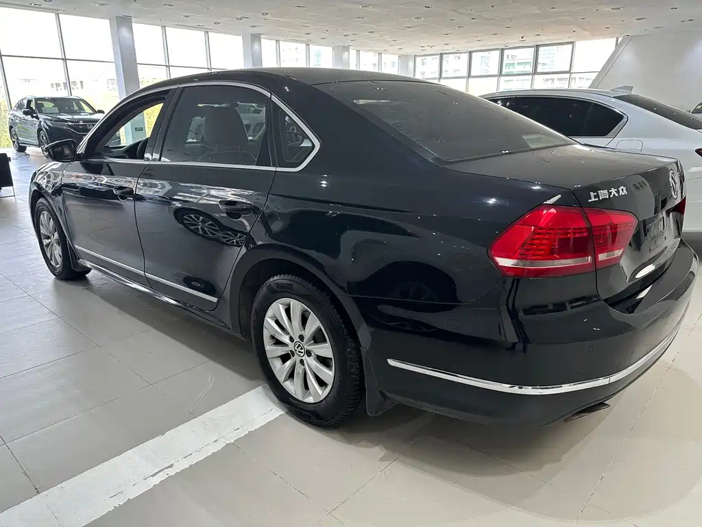 VOLKSWAGEN PASSAT 2015