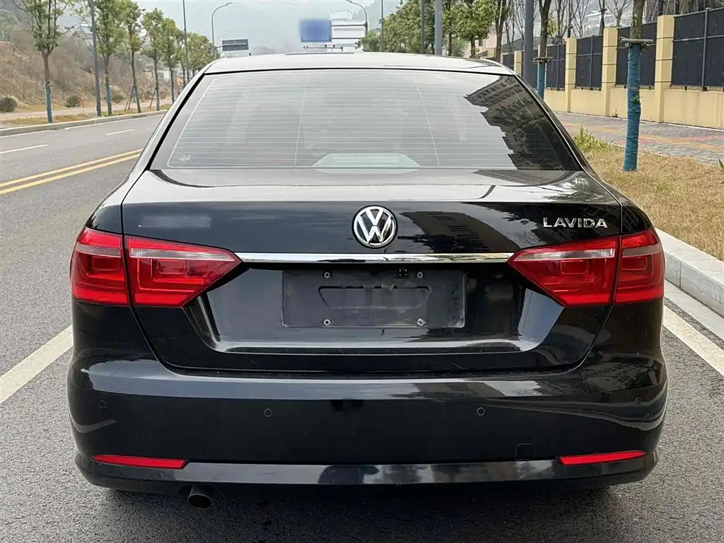 VOLKSWAGEN LAVIDA 2013