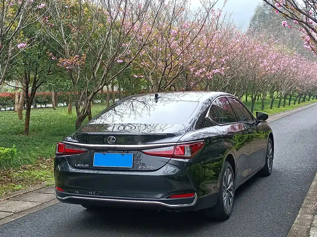 LEXUS ES 2023