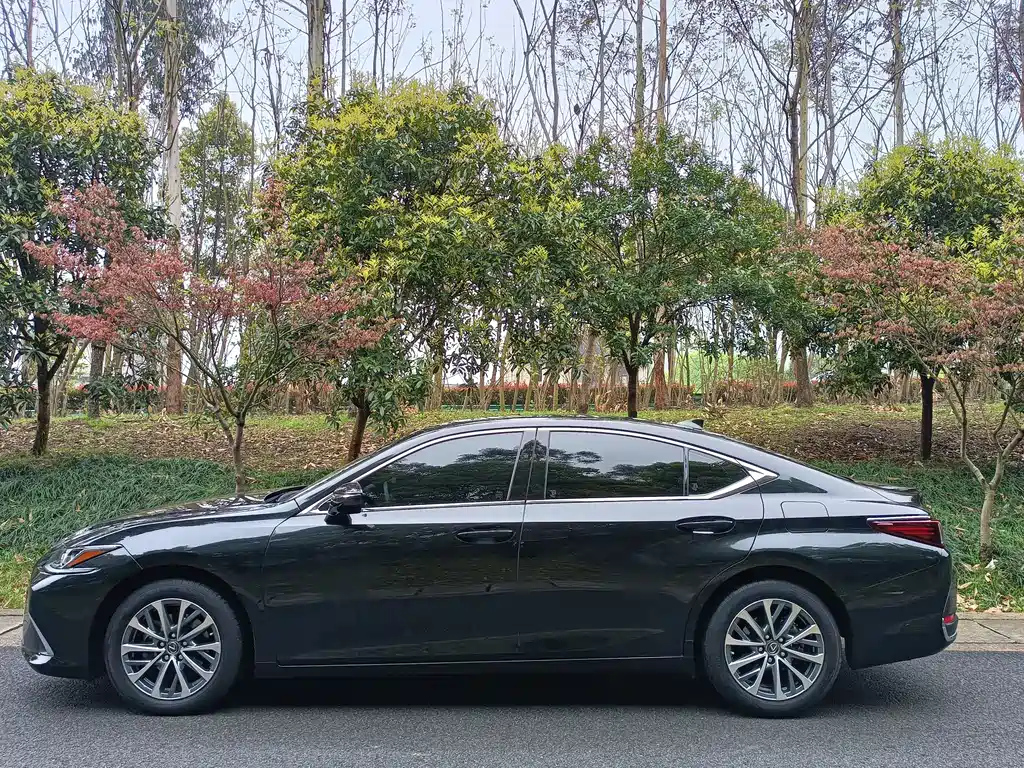 LEXUS ES 2023