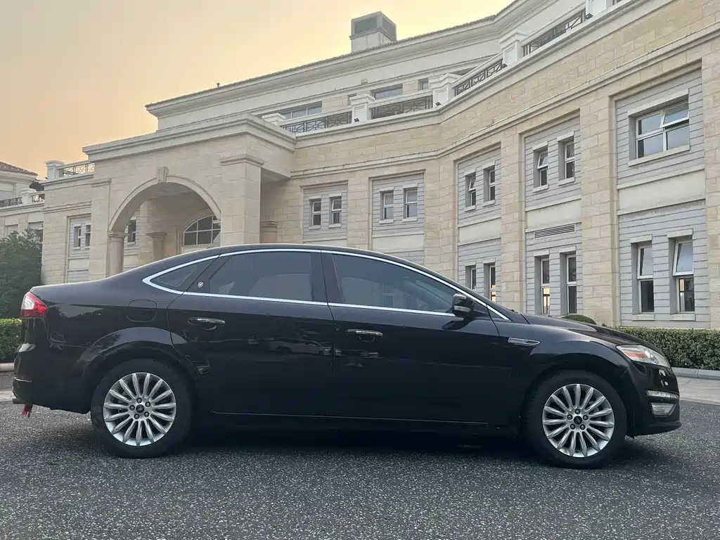 FORD MONDEO - WINNER 2011