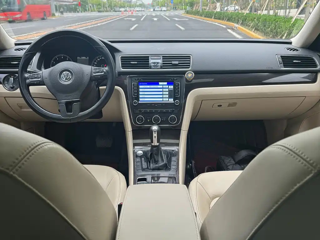 VOLKSWAGEN PASSAT 2014
