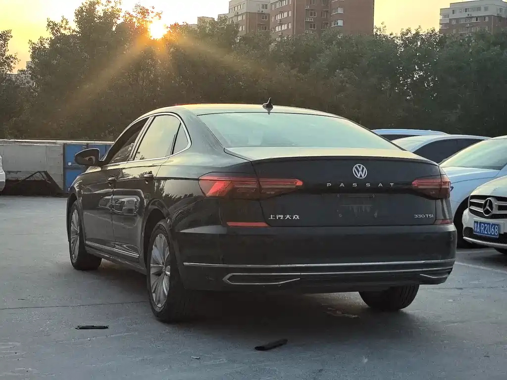 VOLKSWAGEN PASSAT 2021