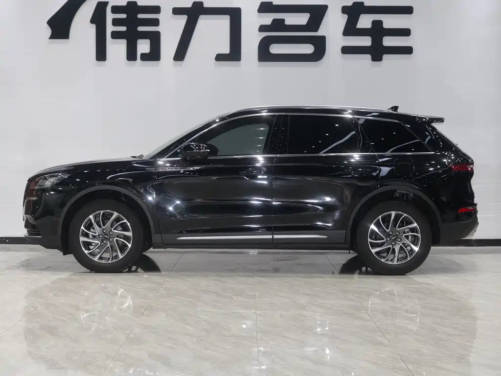 LINCOLN ADVENTURER 2021