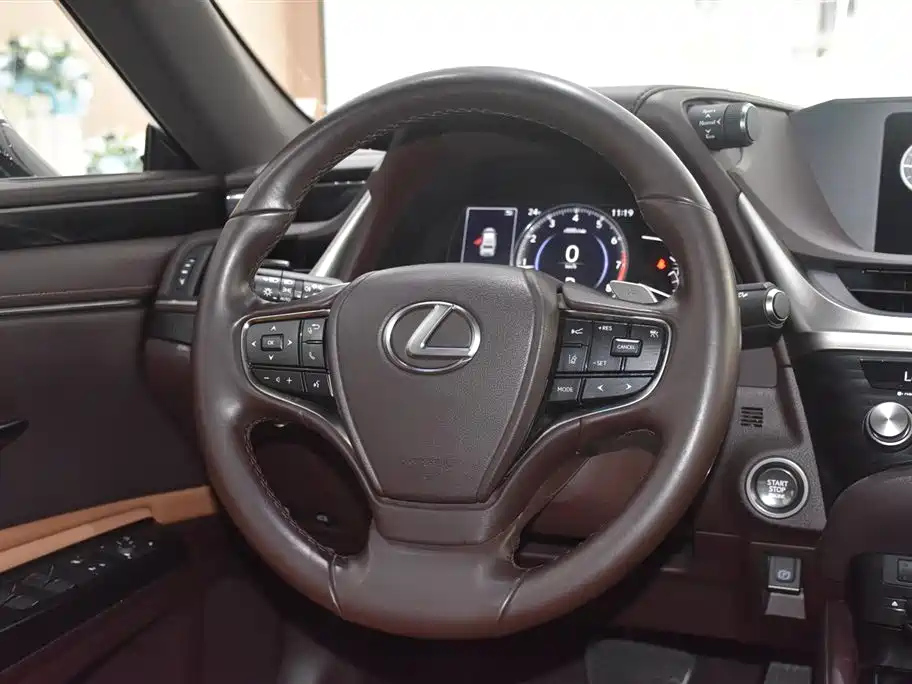 LEXUS ES 2021