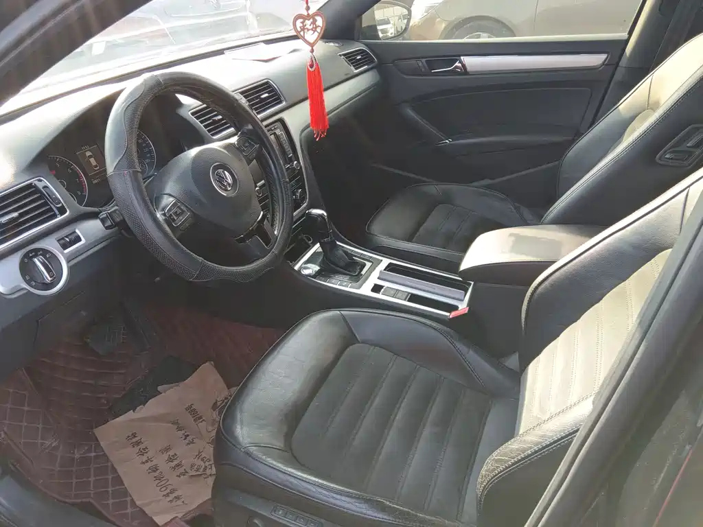 VOLKSWAGEN PASSAT 2013