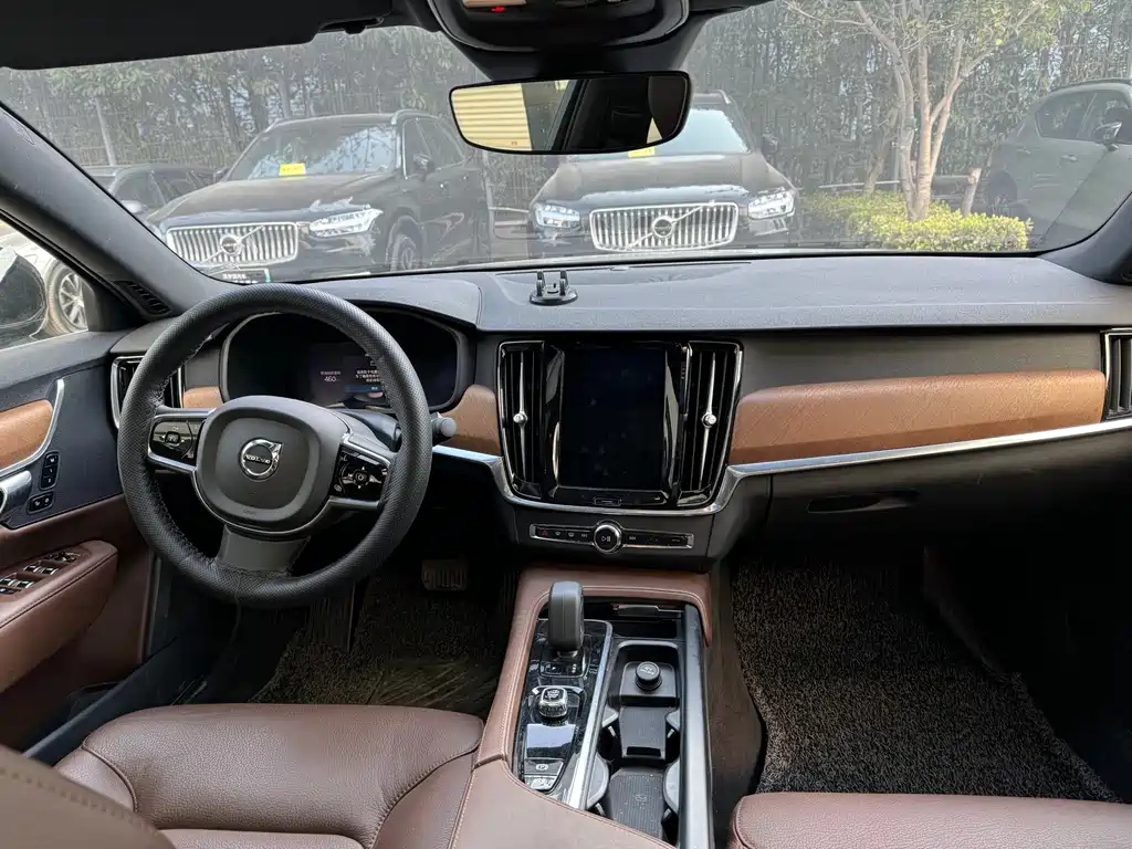 VOLVO S90 2022