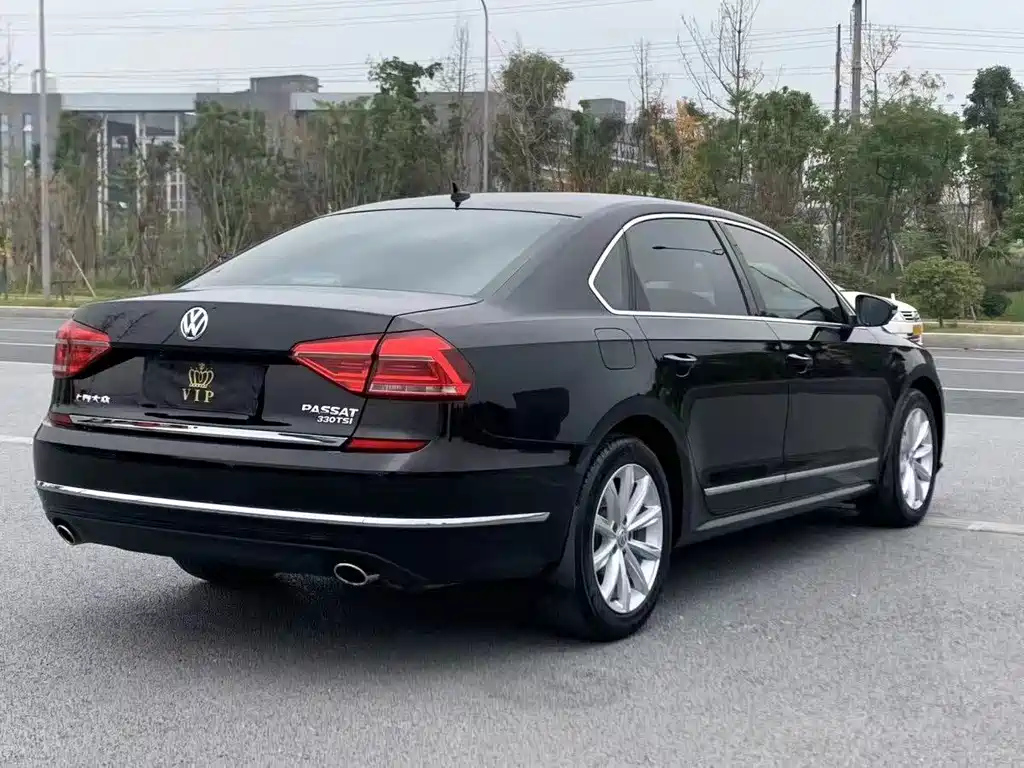 VOLKSWAGEN PASSAT 2017