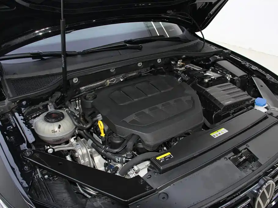 VOLKSWAGEN MAGOTAN 2023