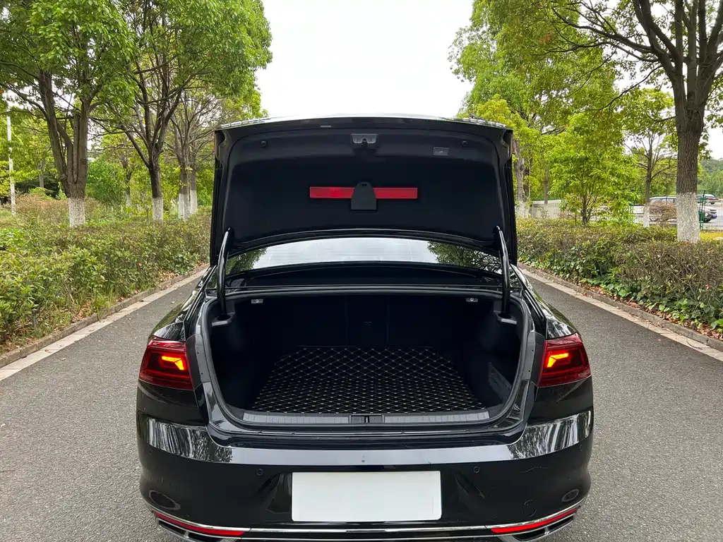 VOLKSWAGEN MAGOTAN 2023