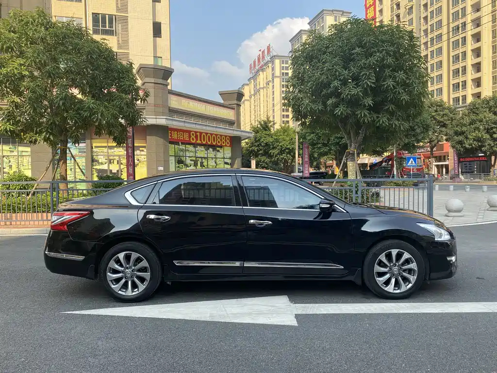 NISSAN TEANA 2015