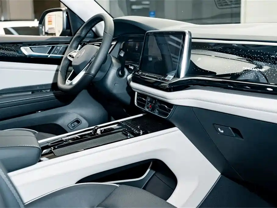 VOLKSWAGEN TOURAN 2023