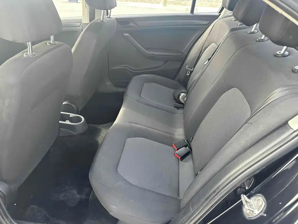 VOLKSWAGEN JETTA 2017