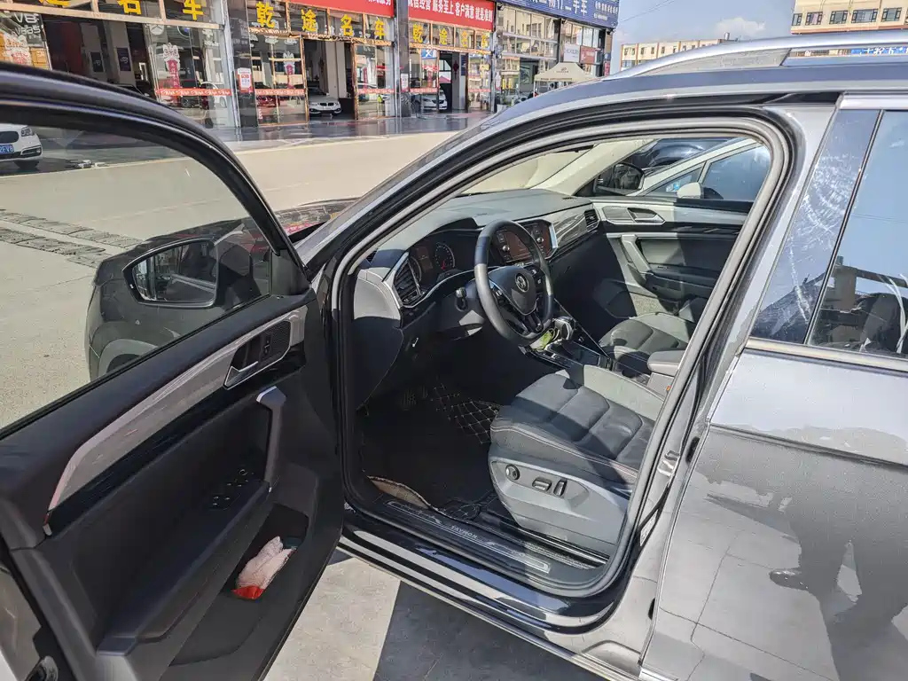 VOLKSWAGEN TAYRON 2020