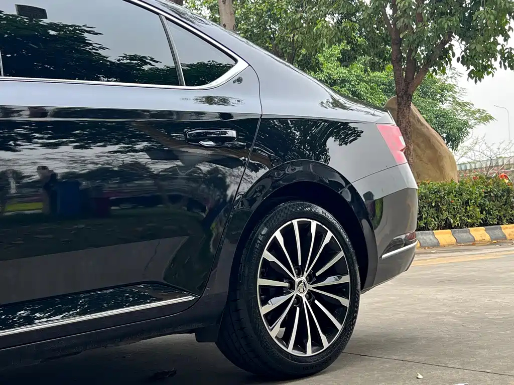 SKODA SUPERB 2017