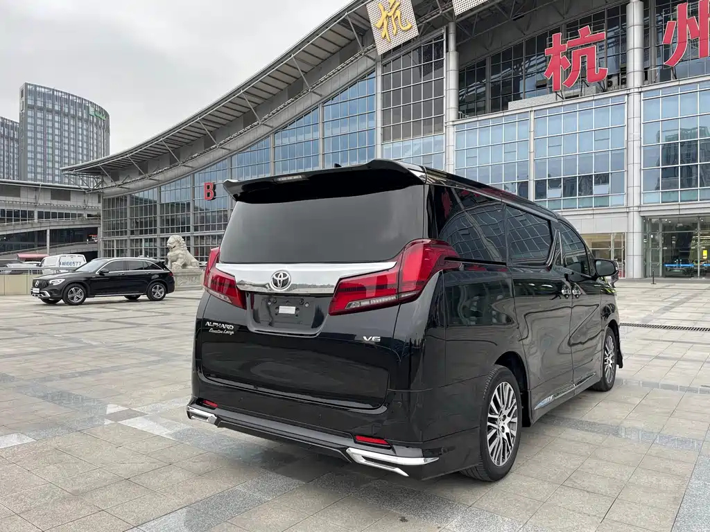 TOYOTA ALPHARD 2018