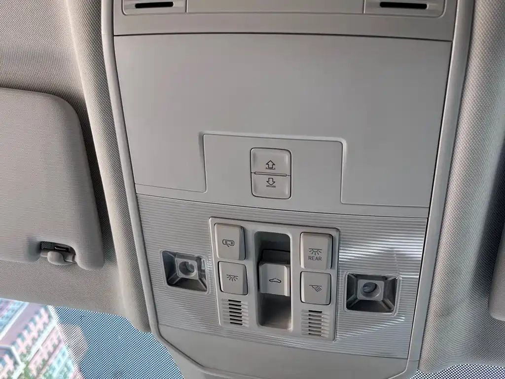 VOLKSWAGEN SAGITAR 2023