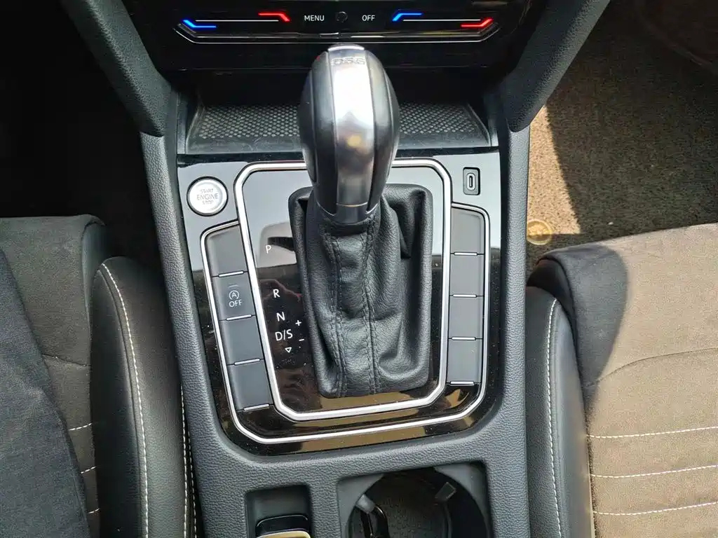 VOLKSWAGEN MAGOTAN 2021