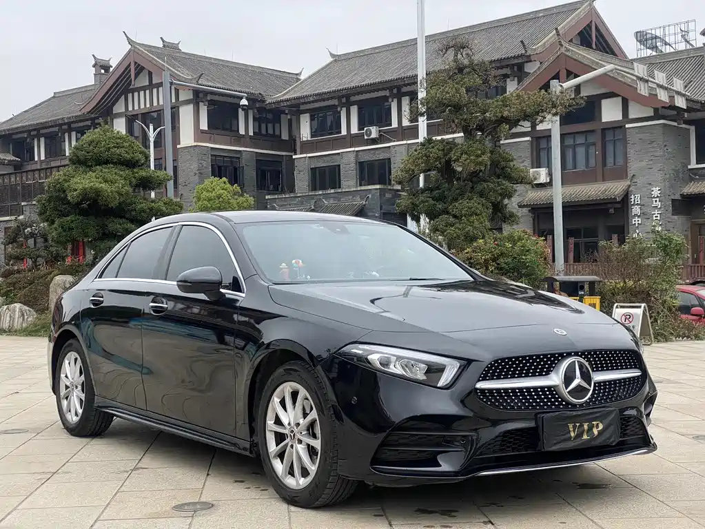 MERCEDES BENZ A-CLASS 2022