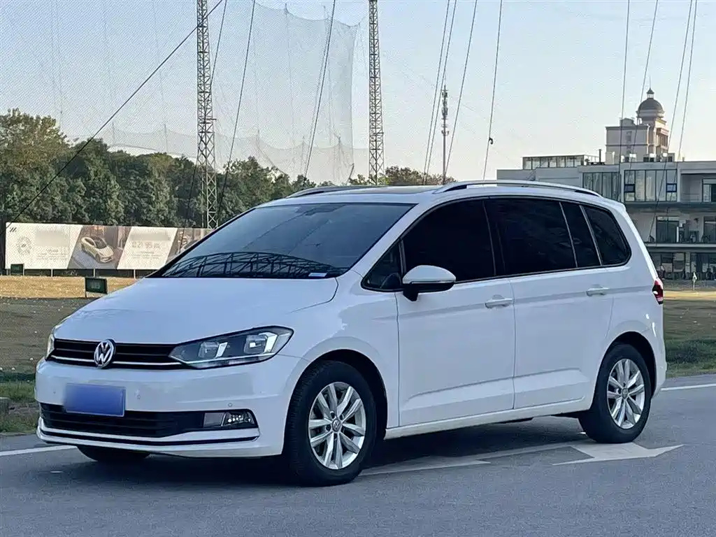 VOLKSWAGEN TOURAN 2018