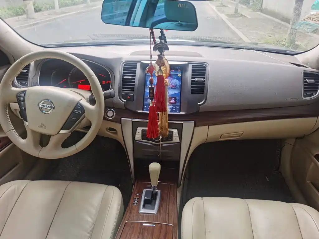 NISSAN TEANA 2010