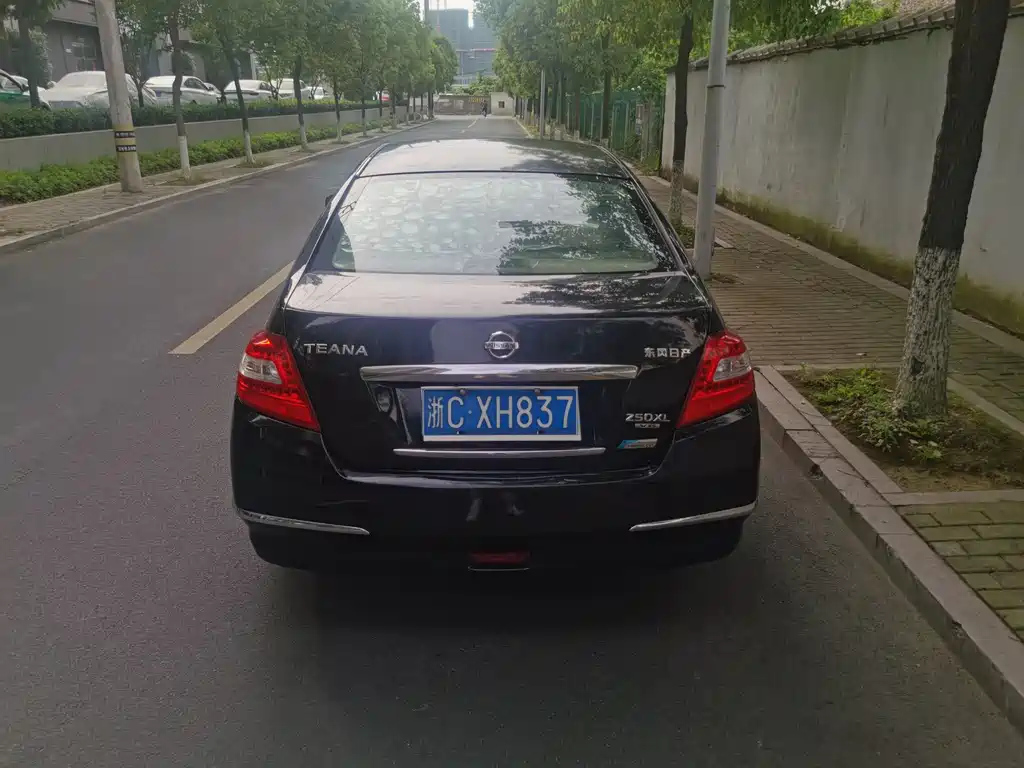 NISSAN TEANA 2010