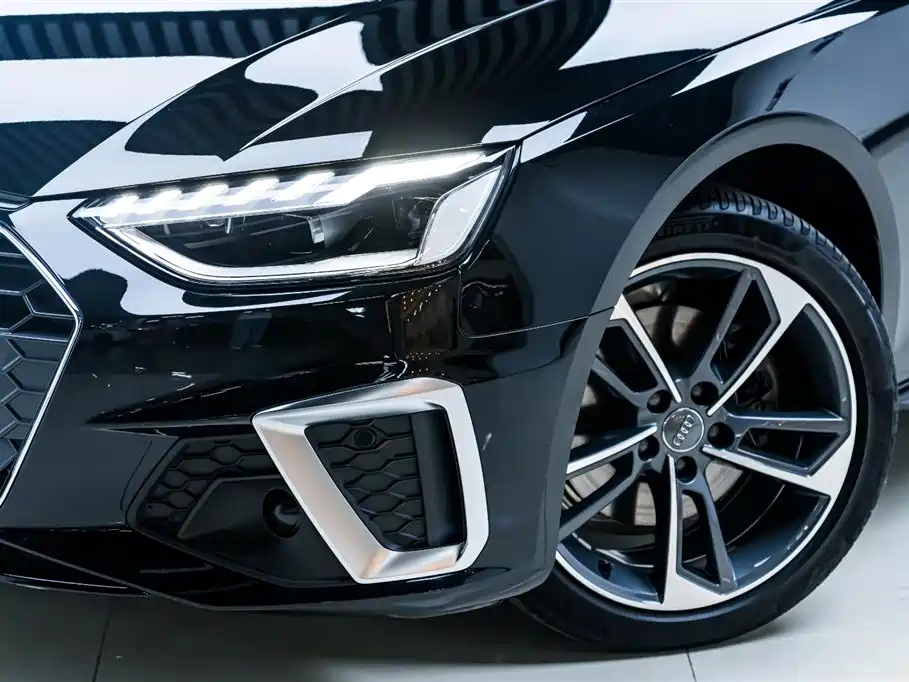 AUDI A4L 2021