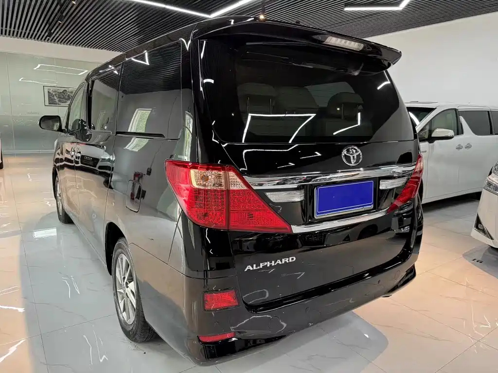 TOYOTA ALPHARD 2015