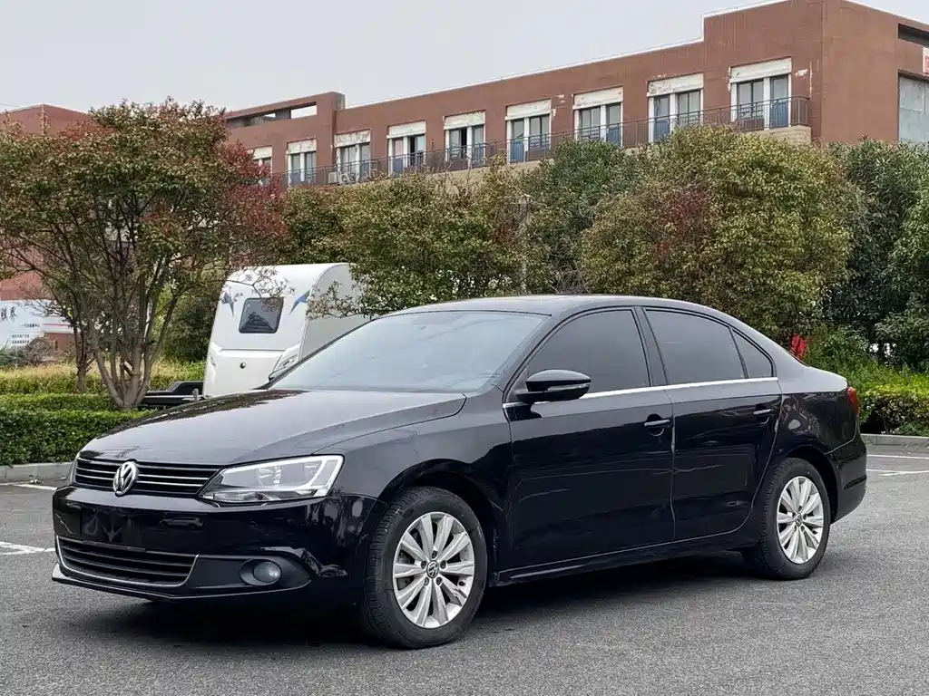 VOLKSWAGEN SAGITAR 2014