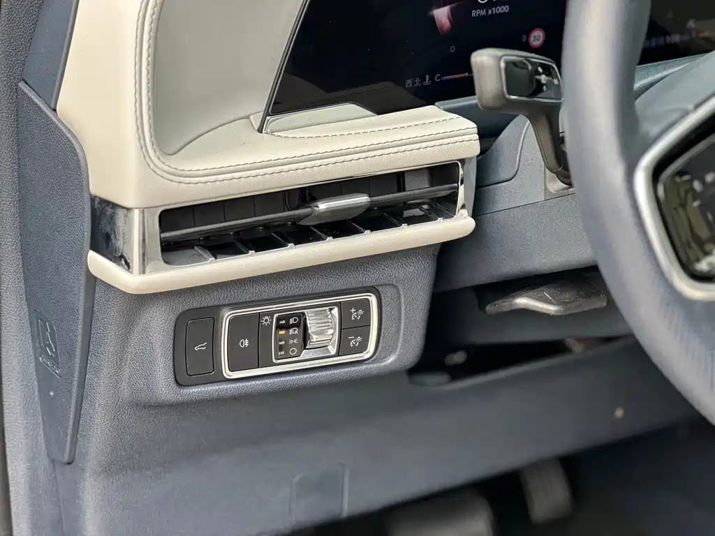 LINCOLN ADVENTURER 2023