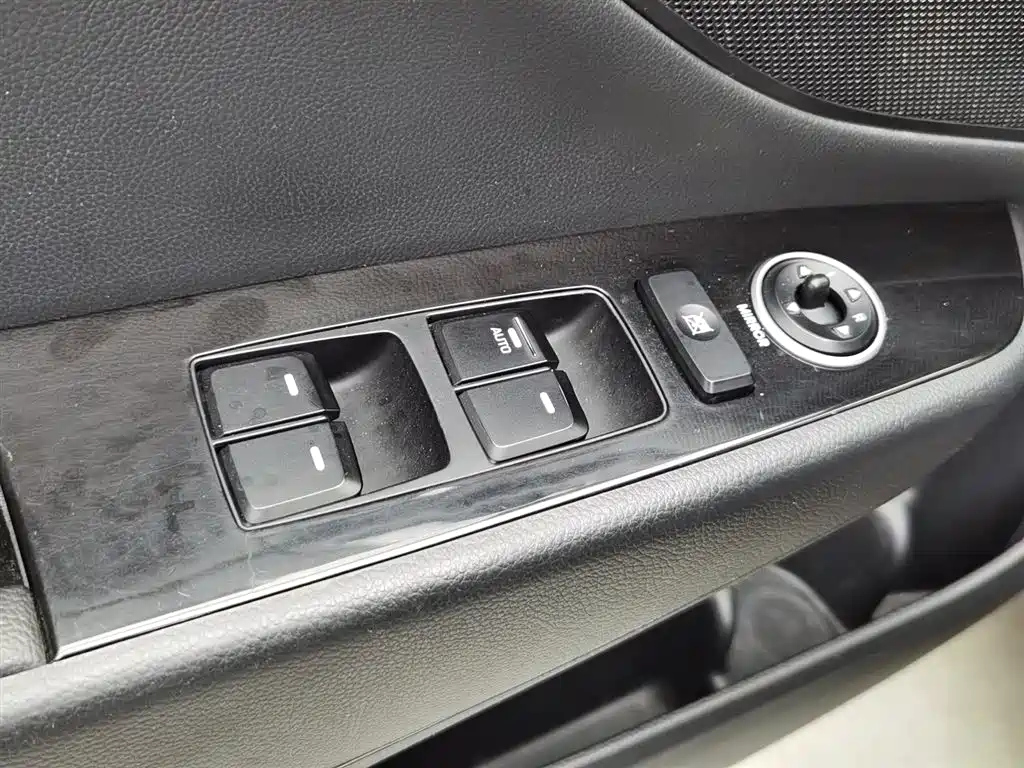 HYUNDAI MISTRA 2016