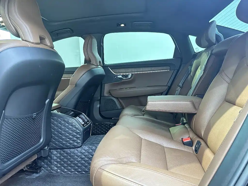 VOLVO S90 2023