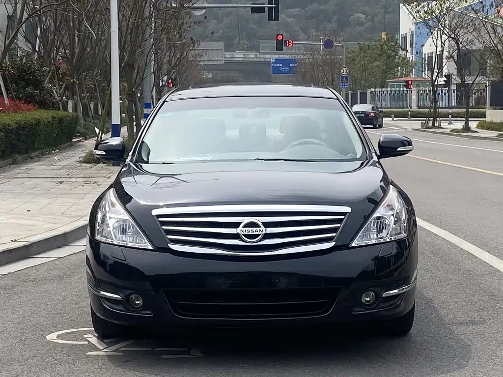 NISSAN TEANA 2010