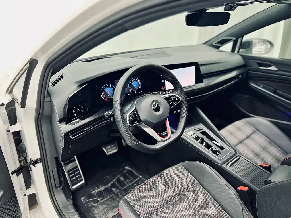 VOLKSWAGEN GOLF 2022