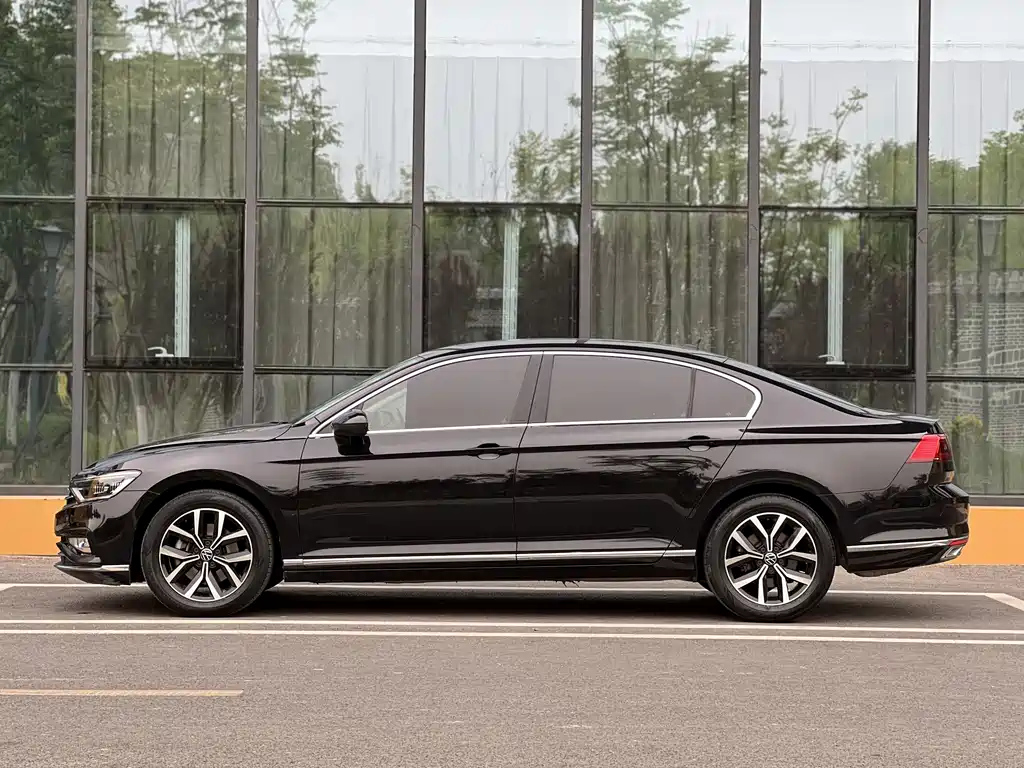 VOLKSWAGEN MAGOTAN 2022