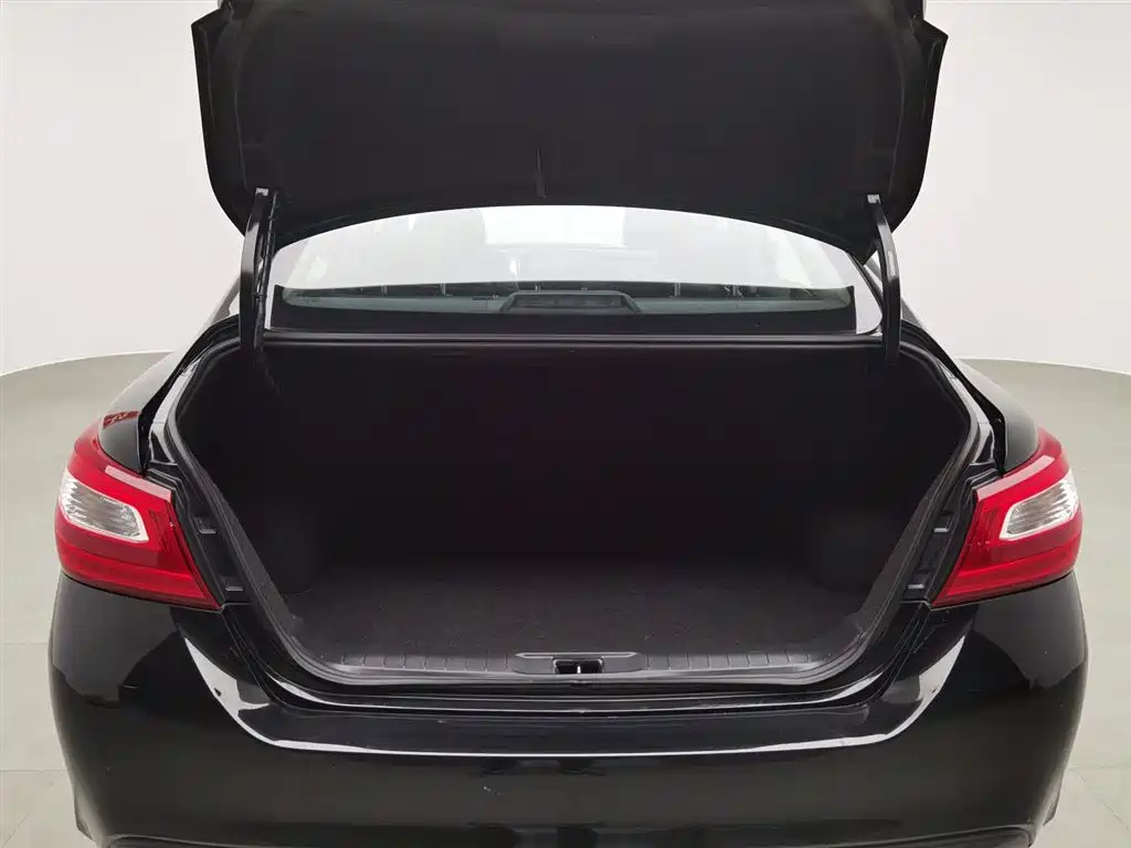 NISSAN TEANA 2018