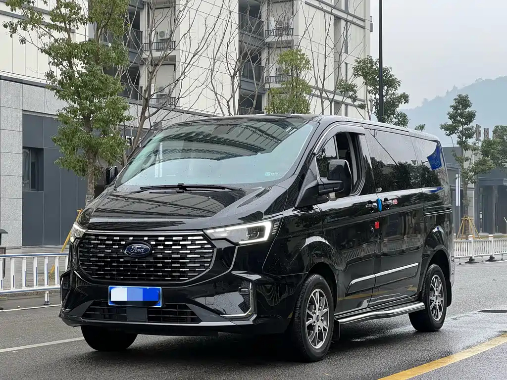 FORD TOUREO 2023