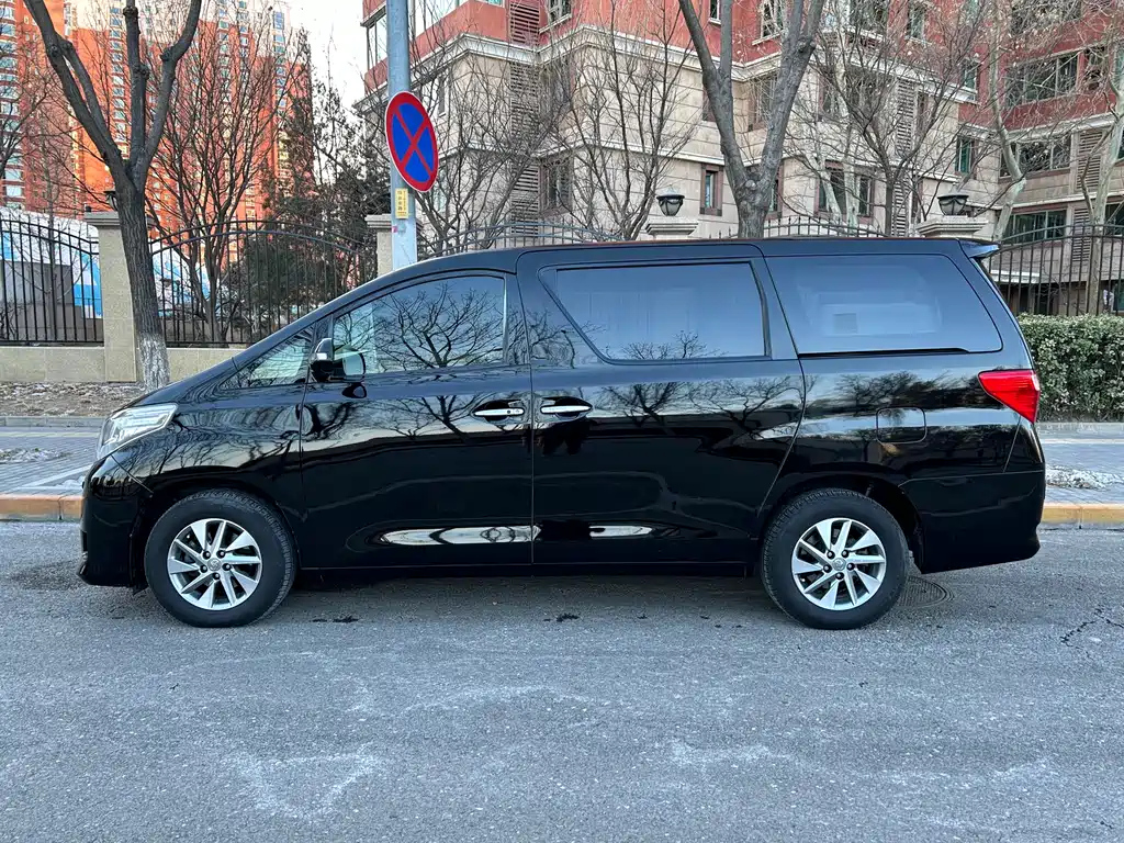 TOYOTA ALPHARD 2015