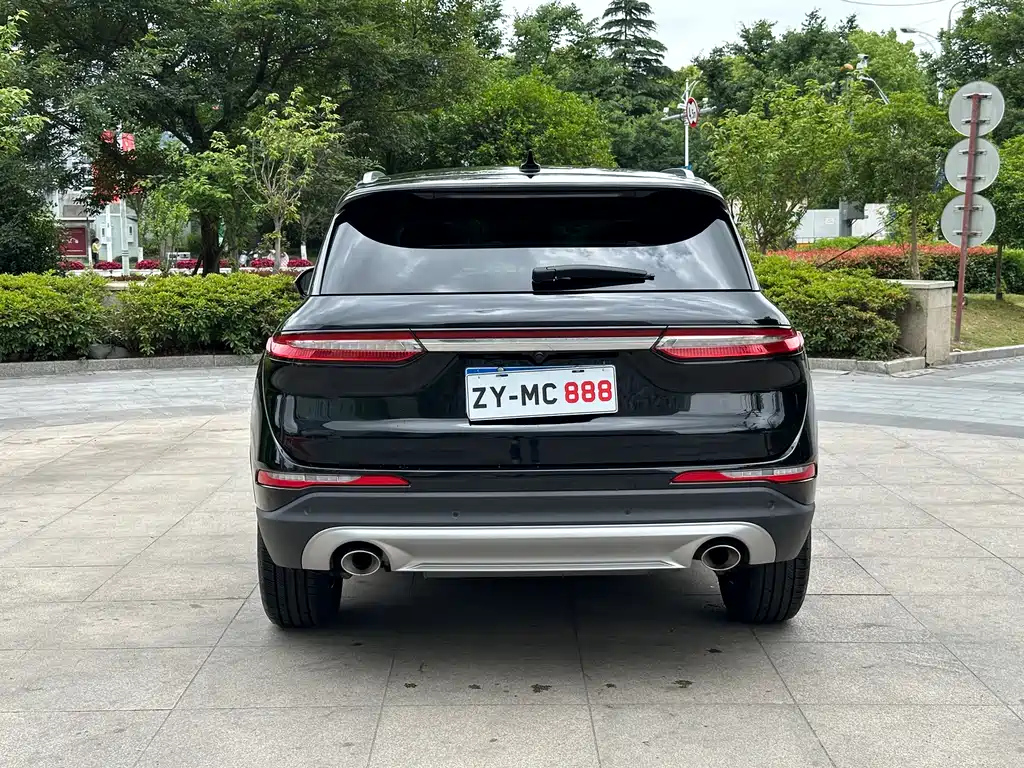 LINCOLN ADVENTURER 2021